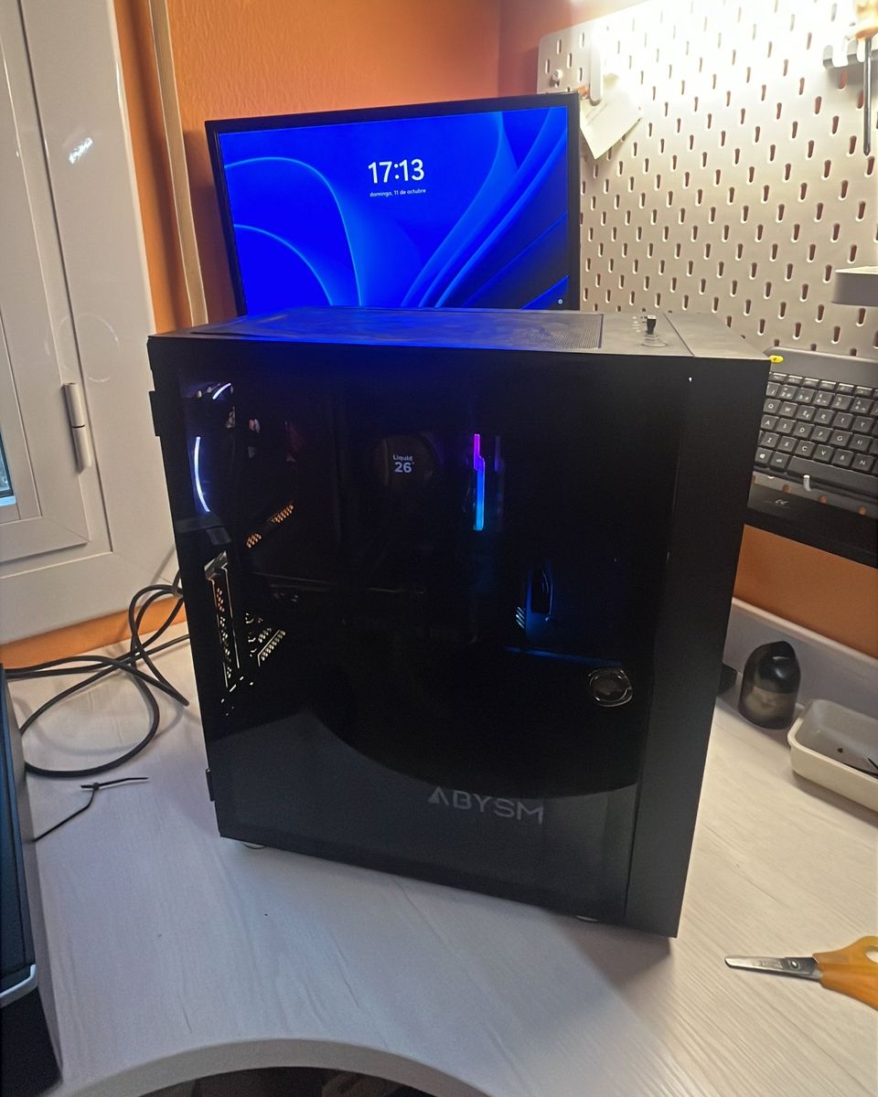 Ordenador gaming montado a medida en el taller de Gandesa, con refrigeración líquida